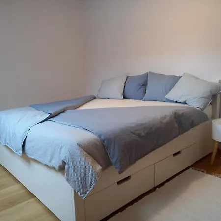 Hide-away Corinna Apartman *