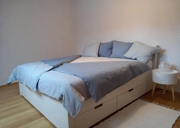 Hide-away Corinna Apartment *